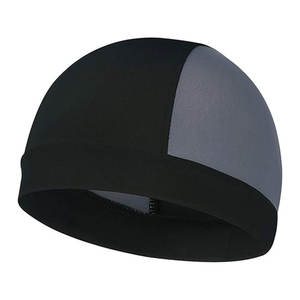 Sombrero de calavera personalizado con logotipo bordado para clima frío Sombrero de calavera ligero para debajo del casco - Product Image 1