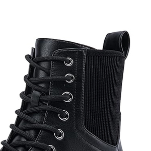 Ensemble de chaussures en cuir noir pour hommes, fabriquées avec du cuir de haute qualité et une semelle premium durable, adaptées au bureau - Product Image 3