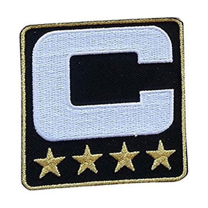 Parche de capitán C bordado personalizado con 4 estrellas doradas, emblema duradero para planchar o coser para equipos deportivos y clubes - Product Image 1