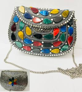 Bolsas de metal tribales de mosaico hechas a medida con piedras y adornos de resina ideales para reventa en tiendas de accesorios de moda - Product Image 5