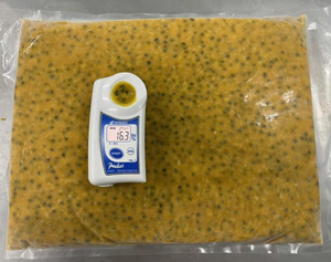 Pulpa de maracuyá congelada cuidadosamente procesada para conservar un sabor rico y una textura suave adecuada para tiendas de batidos - Product Image 3