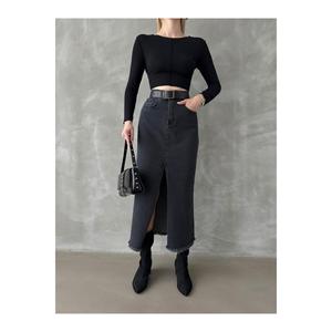 Gonna in Denim a vita alta con spacco in LYCRA-LESS-Black (vedi tabella delle taglie.)