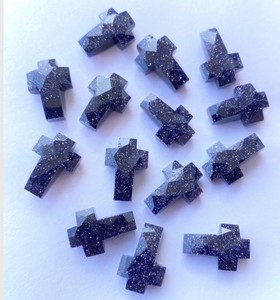 Pierre précieuse croisée en grès bleu naturel Fabrication de bijoux en grès bleu sculpté élégant et unique - Product Image 1