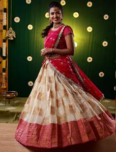 Lehenga – Blouse de travail traditionnelle indienne à la mode avec broderie séquentielle et pompons - Product Image 3