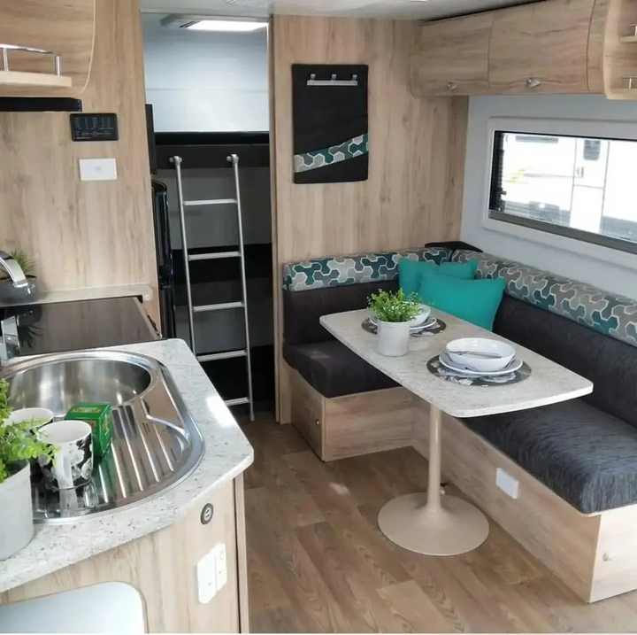2020-2024 1 Month Use New Condition Luxury Motorhomes Caravan- 4X4 Fiberglass RV's Camper Caravan- Made in Asia for Camping Home