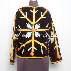 Veste en velours Suzani à broderies florales, look incroyable, veste d'hiver, manteau pour femmes, veste courte Suzani pour femmes - Product Image 5