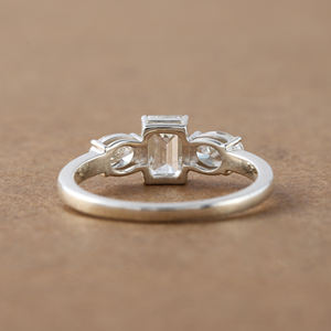 Bague de fiançailles en or massif 14 carats avec diamant taille émeraude de laboratoire Bague cadeau de luxe tendance pour femme Certificat IGI - Product Image 4