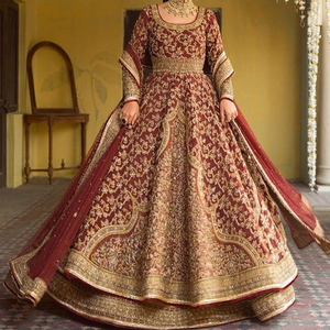 Robe Anarkali de mariée lourde ornée de perles de cristal et de broderies Dabka, tenue de mariage indienne et pakistanaise - Product Image 1