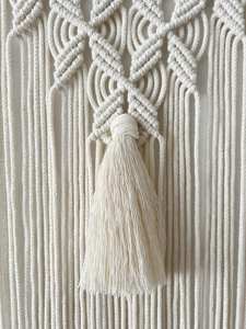 Tenture murale en macramé, fait à la main, design moderne, tailles personnalisables, forme unique pour décoration murale et miroir - Product Image 3