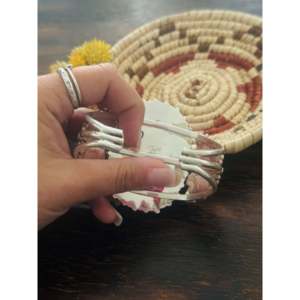 Brazalete de Plata de Ley con Coral Natural de Alicia Wilson, Accesorio de Moda - Product Image 5