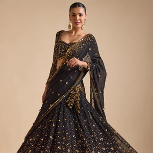 Robe de soirée traditionnelle pour femmes de designer Belle broderie travail Lehenga avec protection solaire Impression dessinée à la main Choli - Product Image 1