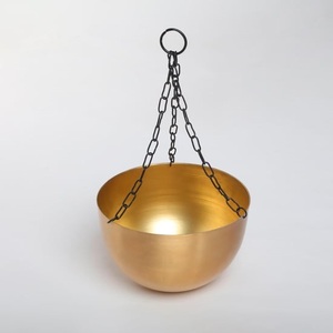 Pot de jardinières suspendues de décoration de jardin extérieur de forme ronde en métal avec support de fleur de jardinière murale à chaîne. - Product Image 5