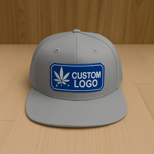 Gorra de béisbol de algodón ajustable de 6 paneles OEM toda la tela para hombres con parche tejido de goma o silicona soporte de logotipo personalizado - Product Image 1