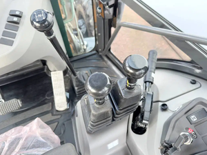 Para retroexcavadora 570SV 4WD con motor y motor-4/1 cubo/pluma telescópica/CA/monitoreo remoto - Product Image 3