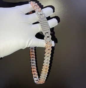 Découvrez l'incarnation du style avec nos bijoux hip hop en or blanc 14kt chaîne de diamant moissanite avec une clarté VVS - Product Image 2