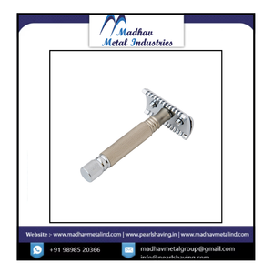 Angle de lame optimal et exposition Rasoir de sécurité en métal lourd en laiton avec design traditionnel pour un rasage en soie lisse - Product Image 6