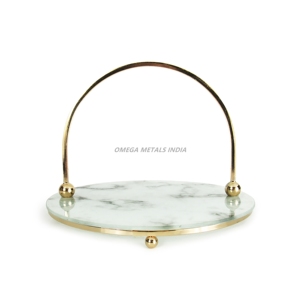 Bandeja redonda sofisticada de mármol blanco para servir con mango dorado para exhibir postres y mejorar la decoración del hogar - Product Image 1