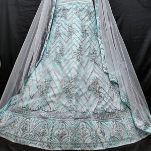 Venta al por mayor de verano con estilo Net Lehenga 3M Flair Glitter Dori Work Heavy 4 Side Border Dupatta para fiestas de invierno Boutique de suministro - Product Image 2