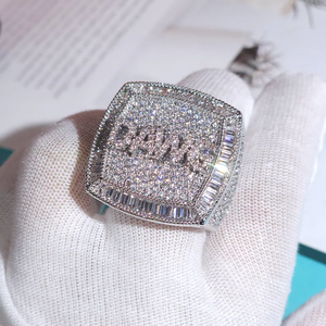 Anillo Personalizado con Nombre en Plata 925 con Incrustaciones de Diamantes Moissanite con Brillo Completo - Product Image 4