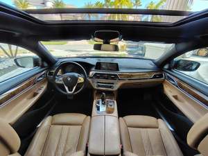 2016 BMW Série 7 750i Convertible Turbo Diesel AWD R16 ACC Automatique 4 portes Caméra arrière en cuir de luxe Intérieur sombre d'occasion - Product Image 3