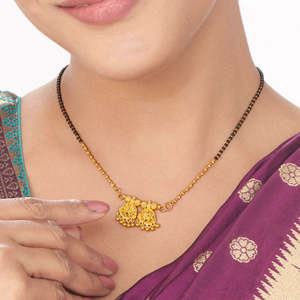 Pendentif Mangalsutra en or Mridula Watimani pour mariage, occasion religieuse - Product Image 3