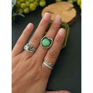 Anillo de Herradura Ajustable de Plata de Ley y Turquesa Navajo Kingman con Baño de Oro Rosa, Engaste de Bisel Moderno, Regalo - Product Image 2