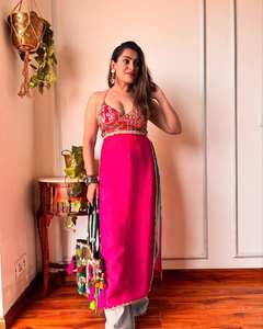 Elegante Kurti Étnico de Georgette con Bordado de Lentejuelas, Abertura Trasera Detallada con Diseño de Dori, Adornos de Borlas y Forro Interior Suave de Microfibra - Product Image 2