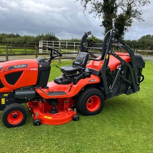 Domina tu césped: Cortacésped Kubota G261HD - Product Image 1
