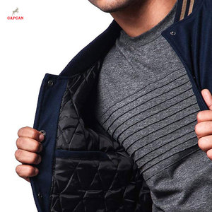 Veste d'hiver de style universitaire classique, confortable, construction solide, col montant, logo frontal, écologique, légère, texture lisse - Product Image 5