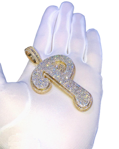 Collar con Colgante de Diamante Moissanite con Inicial P Personalizado al por Mayor, Diseño Impresionante, Elaborado en Oro Amarillo de 18K, Certificado por GRA - Product Image 2