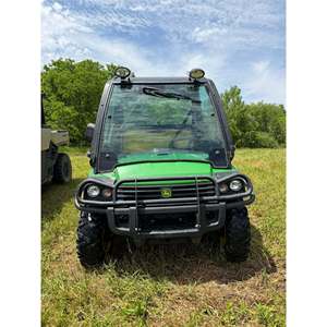 Potente John Deeree 825i Gator Motore a Tre Cilindri Trasmissione CVT Sistema 4WD E Supporto per Carico Pesante - Product Image 1