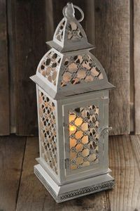 Elegante linterna decorativa de metal chapada en plata elaborada con detalles en relieve ideal para Ramadán Eid y ocasiones espirituales - Product Image 5
