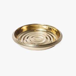 Posavasos para botellas de vino de metal pesado que ofrece un agarre firme y estable bajo las botellas, reduciendo deslizamientos, derrames y accidentes en interiores y exteriores. - Product Image 2