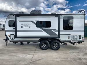 Caravane neuve 2026 Forest Flagstaff E-Pro E20FK, remorque de voyage avec cuisine avant, lit queen, lit superposé, double essieu, camping-car à vendre - Product Image 4