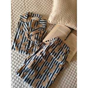 Conjunto de Chándal Night Safari Lounge - Tallas Cómodas de XS a XXL para Relajarse con Estilo - Product Image 1