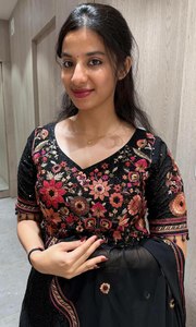 Vivez la joie de la tradition avec ce Lehenga Choli festif conçu à partir de matériaux exquis tels que la soie Fox Georgette - Product Image 2