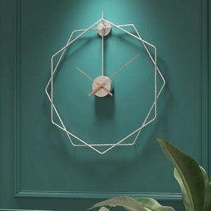Horloge murale en métal hexagonal argenté pour la décoration de la maison et les cadeaux de mariage, horloge décorative de luxe pour le salon et la chambre à coucher - Product Image 6