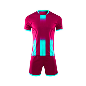 Kit de fútbol de sublimación completa personalizado para hombres y mujeres, camiseta de fútbol cómoda de tela ligera suave, 100% poliéster - Product Image 2