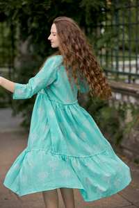 Vestido Miya Estampado a Mano, Algodón Puro, Estilo Bohemio, Floral, Casual, Hecho a Mano, Moda Ética, Turquesa Blanco - Product Image 3