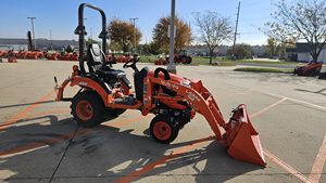 Tracteur agricole Kubota 22 CV avec moteur et boîte de vitesses numériques, pompe à moteur et roulement pour travaux agricoles, garantie de 2 ans - Product Image 3