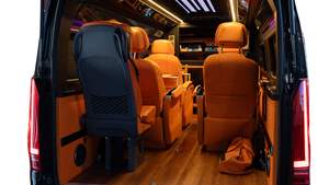 Nuevo/Usado 2025 para Toyota Hiace 3.0L Automático Naranja Asientos de Cuero VIP Techo Estrellado Faros LED/Xenón en Venta - Product Image 6