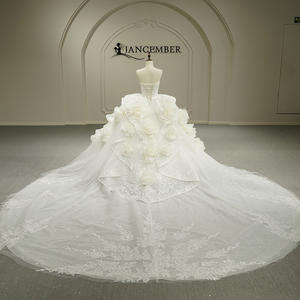 Robe de mariée vintage GT26059 à col bateau, coupe Empire, motif dentelle, style robe de bal, avec traîne chapelle et fleurs 3D en cristal - Product Image 4