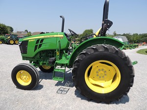 Tracteur John Deere 5055E 2021, 45 ch, petit tracteur pour travaux agricoles / Tracteur John Deere 5055 E - Product Image 2