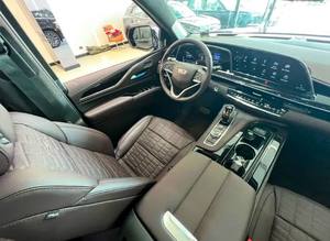NUOVO Cadillac Escalade Sport Platinum 2024, 6.2L 402CV 8 cilindri, 4WD, Benzina, Cambio Automatico, Guida a Sinistra - Product Image 3