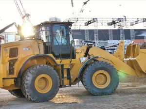 Bulldozer modèle 4x4 à batterie, télécommandé, avec chargeur de roues en alliage, à prix abordable - Product Image 4
