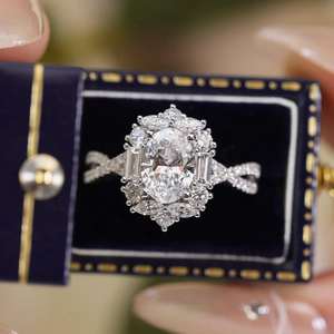 Anillo de Compromiso Vintage con Moissanita de Corte Ovalado de 1 Quilate, Plata de Ley 925, Diseño de Halo, Anillo de Boda con Flores Trenzadas, Anillo de Piedras Mixtas - Product Image 6