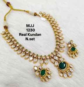 Ensembles de colliers Kundan de mariée sur mesure de qualité supérieure pour la fête de mariage et les fiançailles Meilleures offres pour les magasins de mode ethnique - Product Image 3