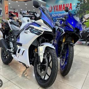 Motocyclettes sportives YZF-R25 2025 249cc à deux cylindres refroidis par liquide - Product Image 1