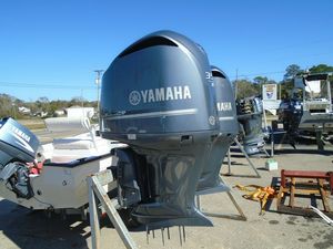 Motor marino fuera de borda de 350hp, usado en buen estado, con pocas horas de uso. - Product Image 2