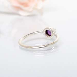 แหวนพลอยอเมทิสต์สีม่วงธรรมชาติทรงกลมเรียบ แหวนเงินแท้ 925 สำหรับงานปาร์ตี้ แหวนแฟชั่นสำหรับผู้หญิง ราคาขายส่ง - Product Image 4